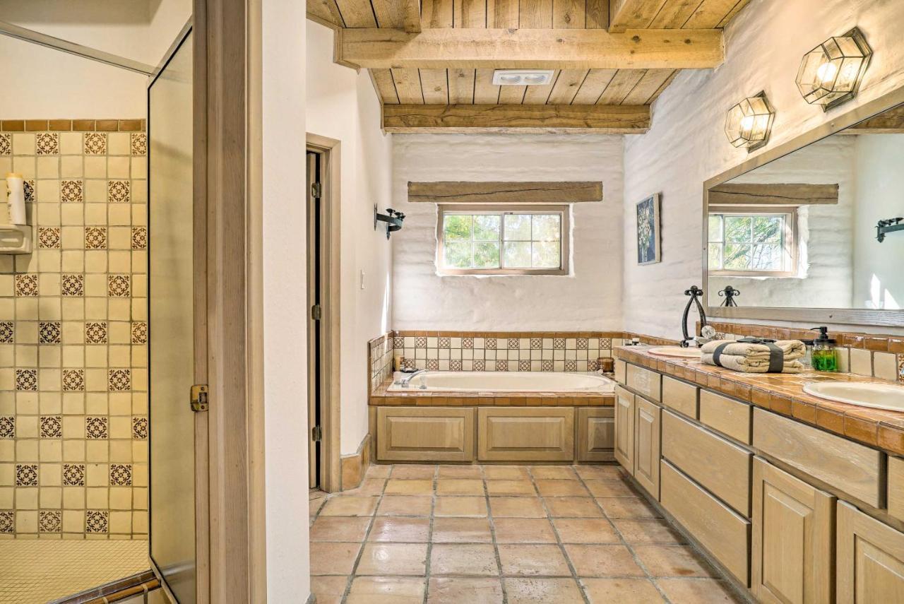 Las Cruces Home La Casa Blanca With Courtyard ภายนอก รูปภาพ