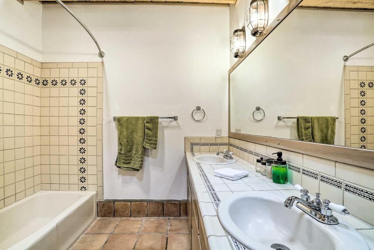 Las Cruces Home La Casa Blanca With Courtyard ภายนอก รูปภาพ