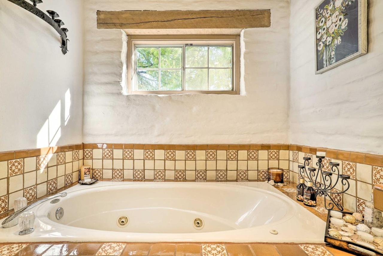 Las Cruces Home La Casa Blanca With Courtyard ภายนอก รูปภาพ