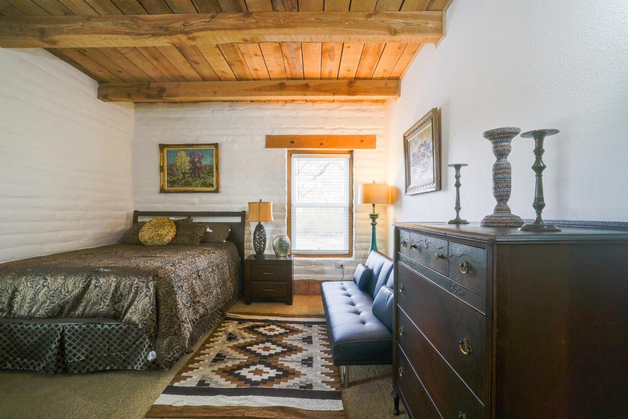 Las Cruces Home La Casa Blanca With Courtyard ภายนอก รูปภาพ